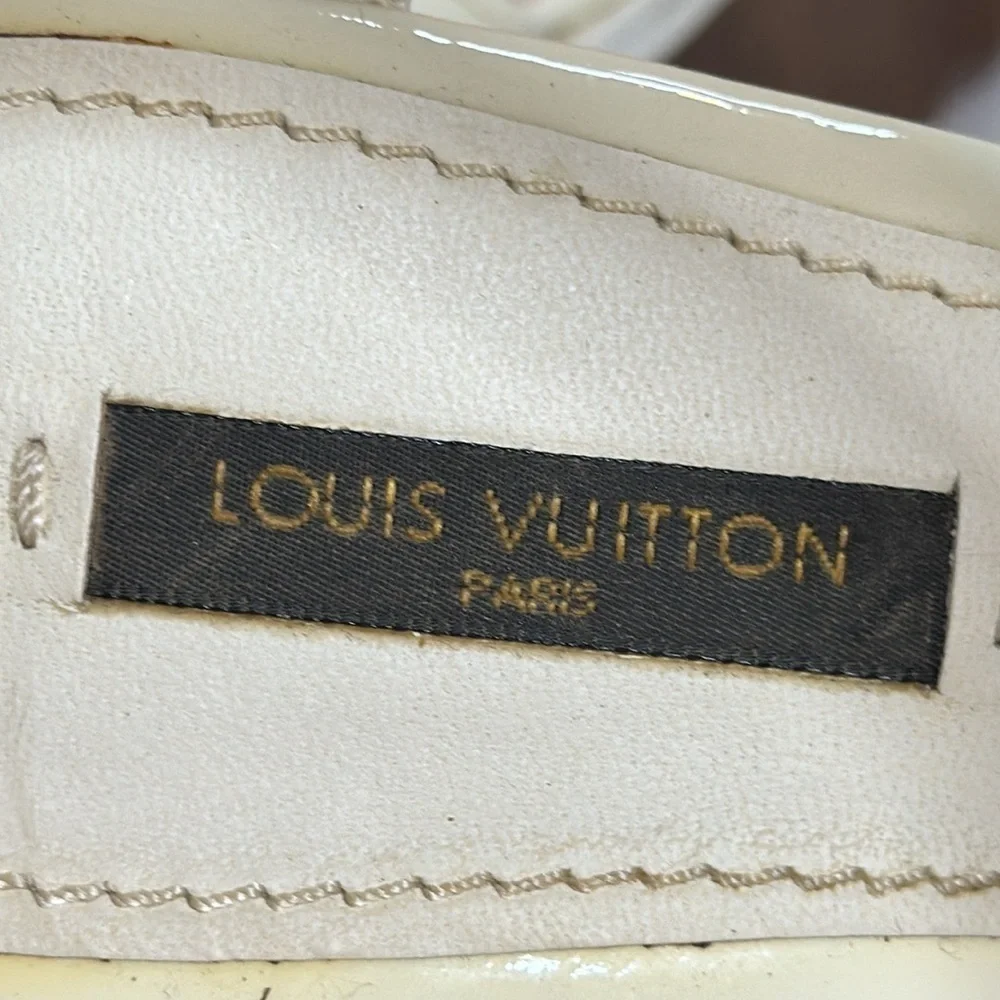 💯Authentic Louis Vuitton Wedges Sandals🍀